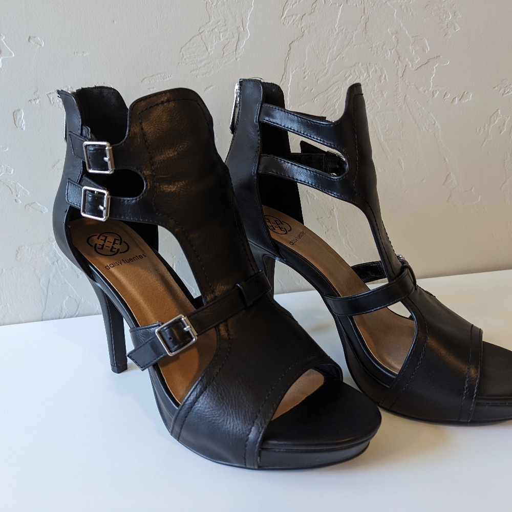 Daisy Fuentes heels 👠